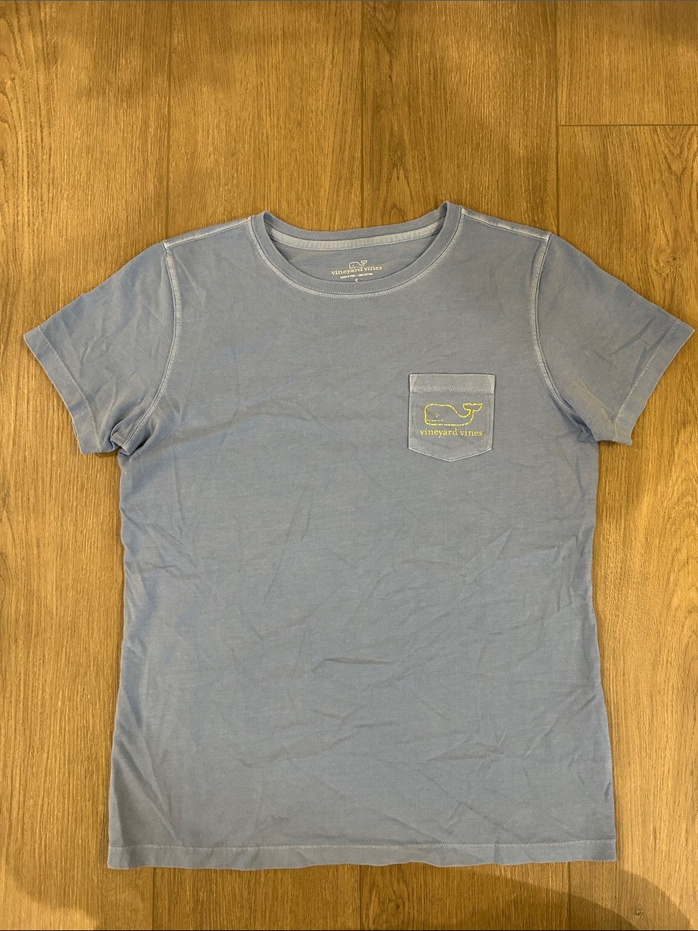 Vineyard Vines Women’s Pocket Tee in Light Blue with Yellow Logo Size Small